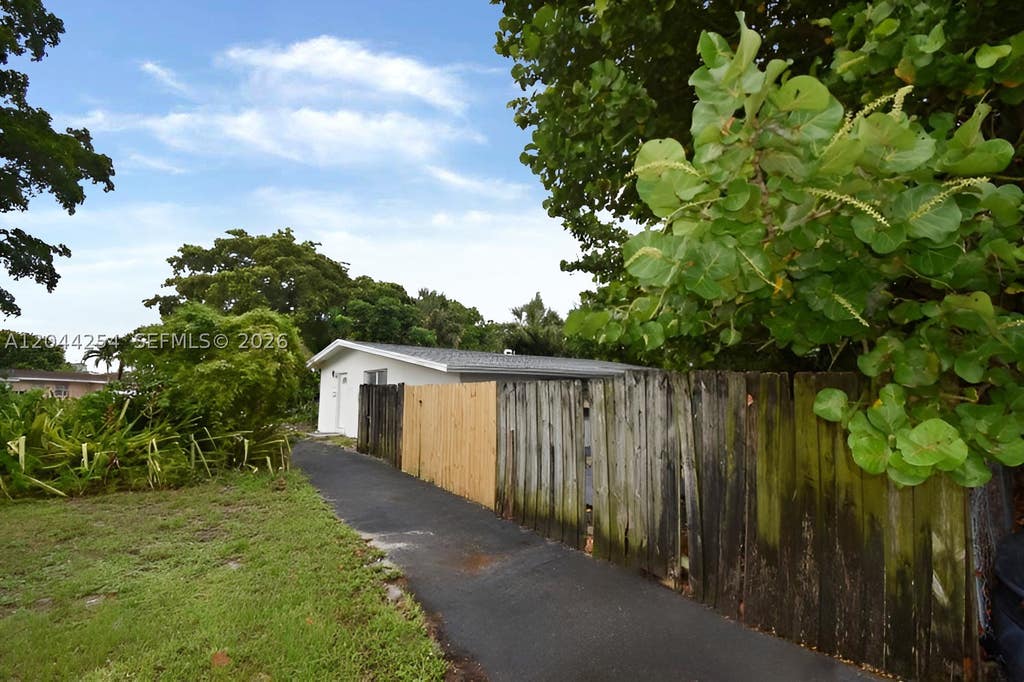 Photo of 2800 Davie Blvd, Fort Lauderdale, FL 33312 (MLS # A12044254)
