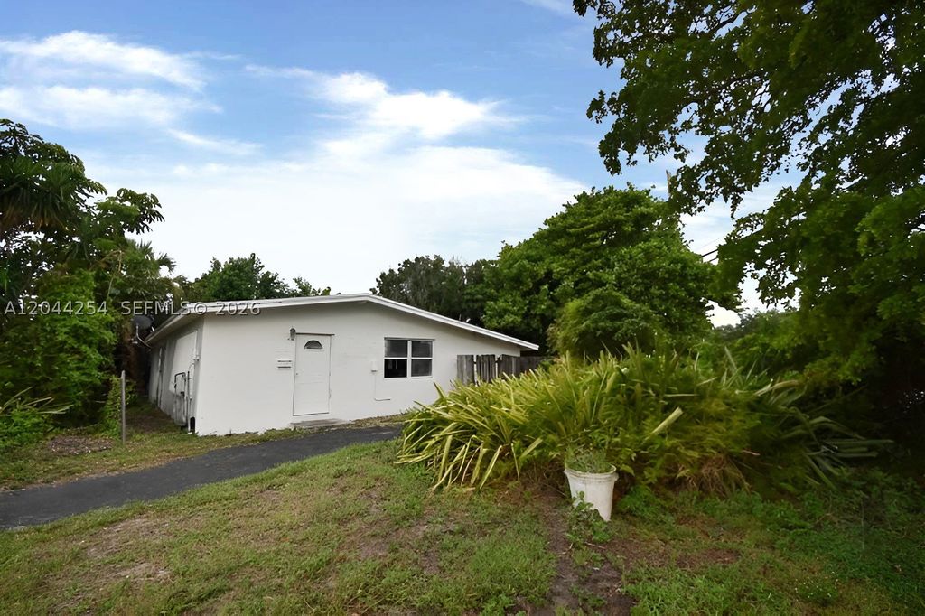 Photo of 2800 Davie Blvd, Fort Lauderdale, FL 33312 (MLS # A12044254)