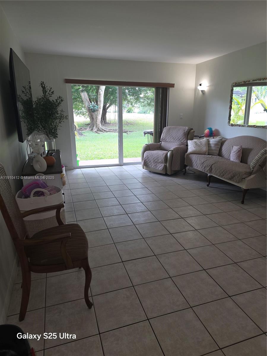 VILLAS OF MIAMI LAKES CON - Residential