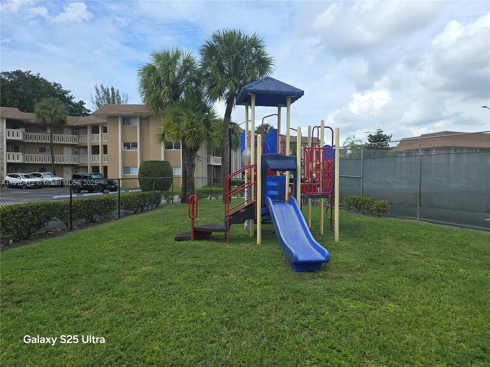 VILLAS OF MIAMI LAKES CON - Residential