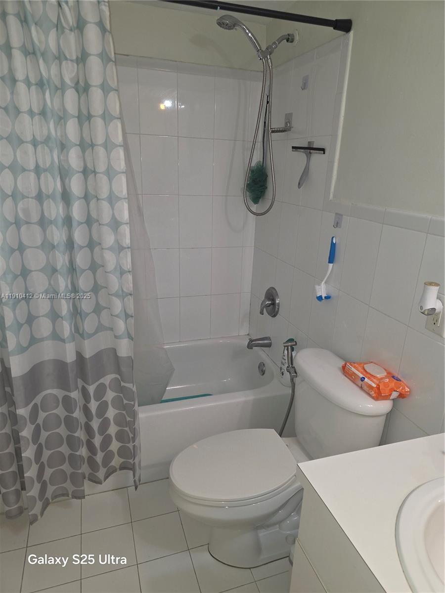 VILLAS OF MIAMI LAKES CON - Residential