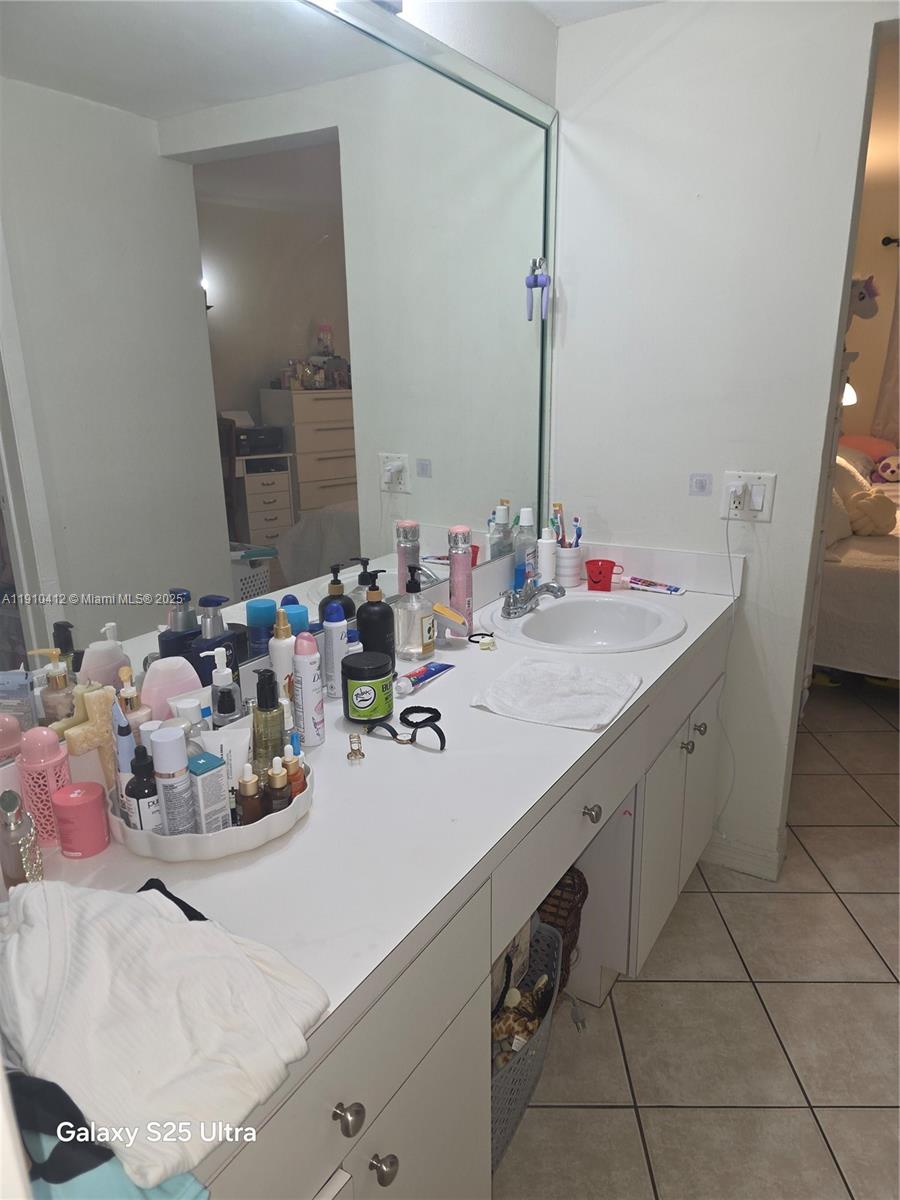 VILLAS OF MIAMI LAKES CON - Residential