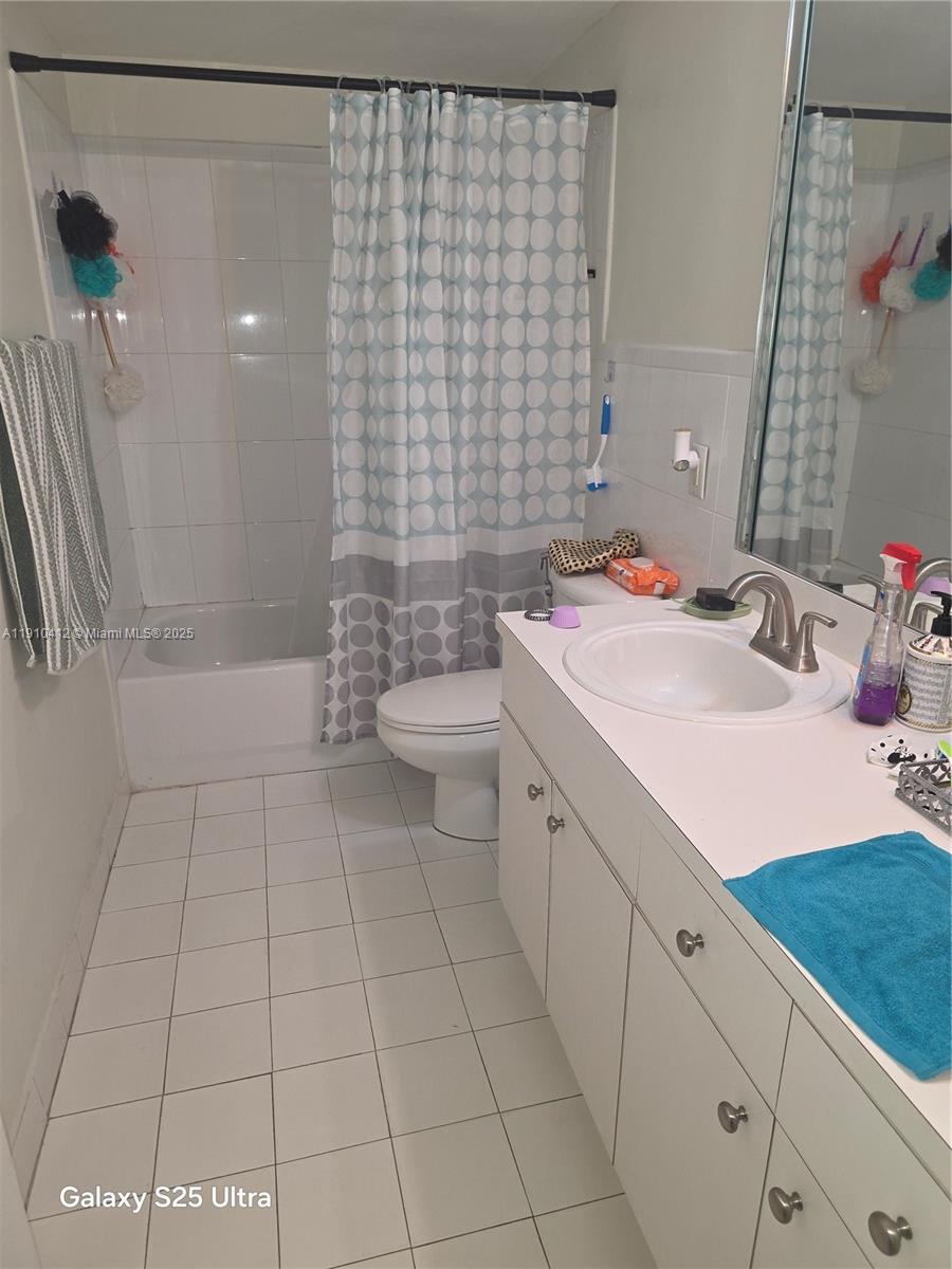 VILLAS OF MIAMI LAKES CON - Residential