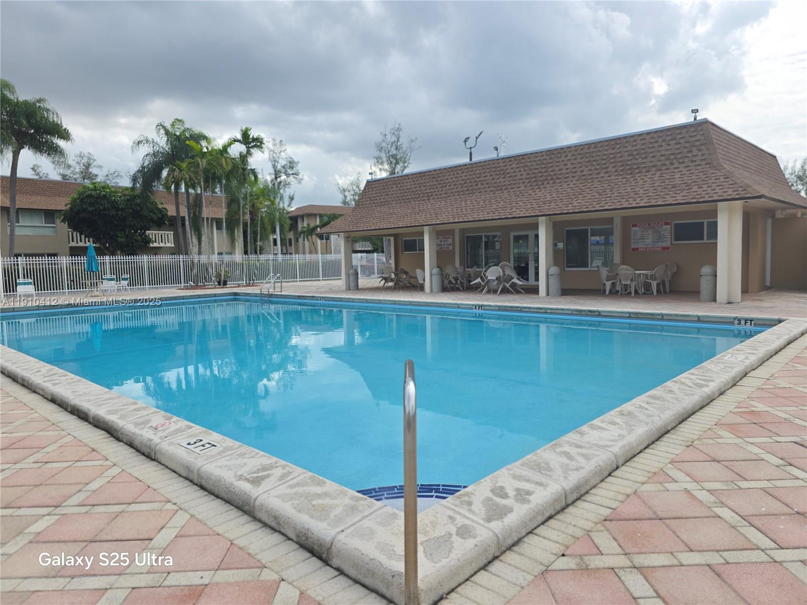 VILLAS OF MIAMI LAKES CON - Residential