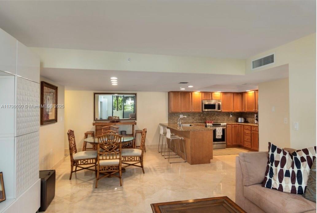 1623 Collins Ave 509