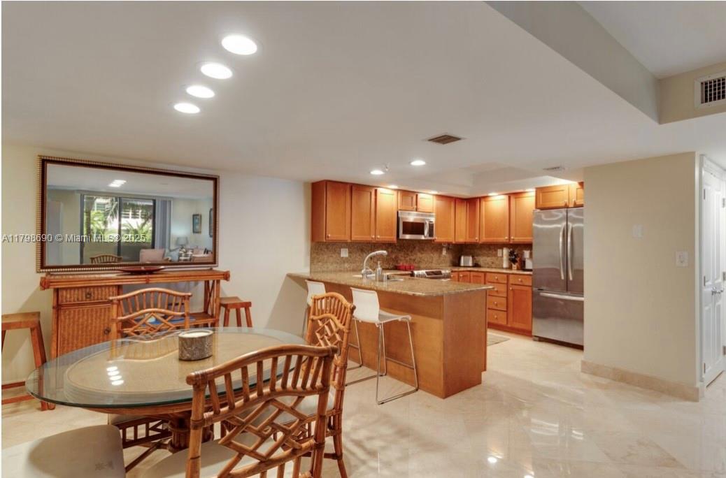 1623 Collins Ave 509