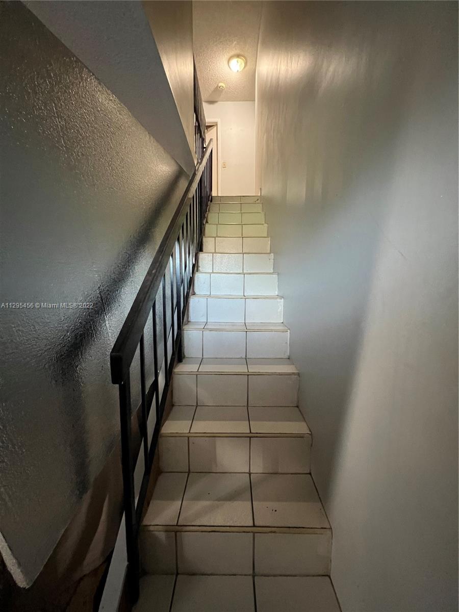 Photo 12 of 25 of 1909 SW 107th Ave 910 townhome