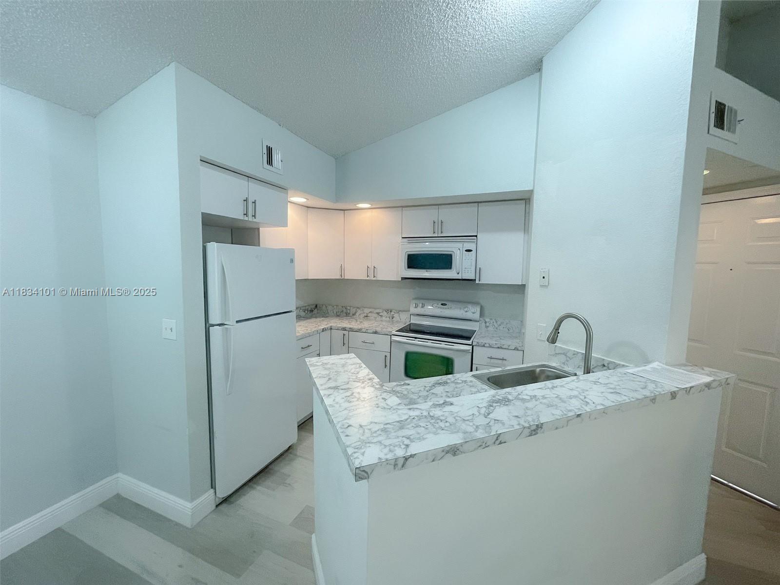 3310 N Pinewalk Dr N 1835