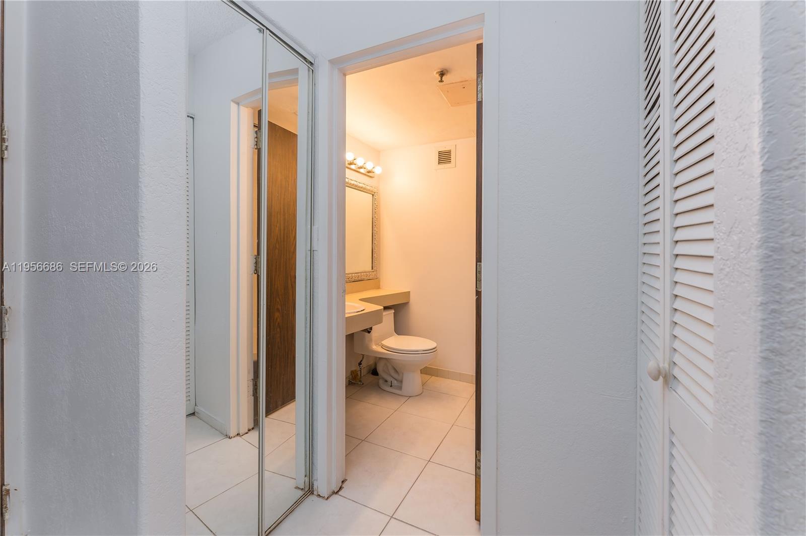 GOLDEN GATE APARTMENTS CO - Residential Lease