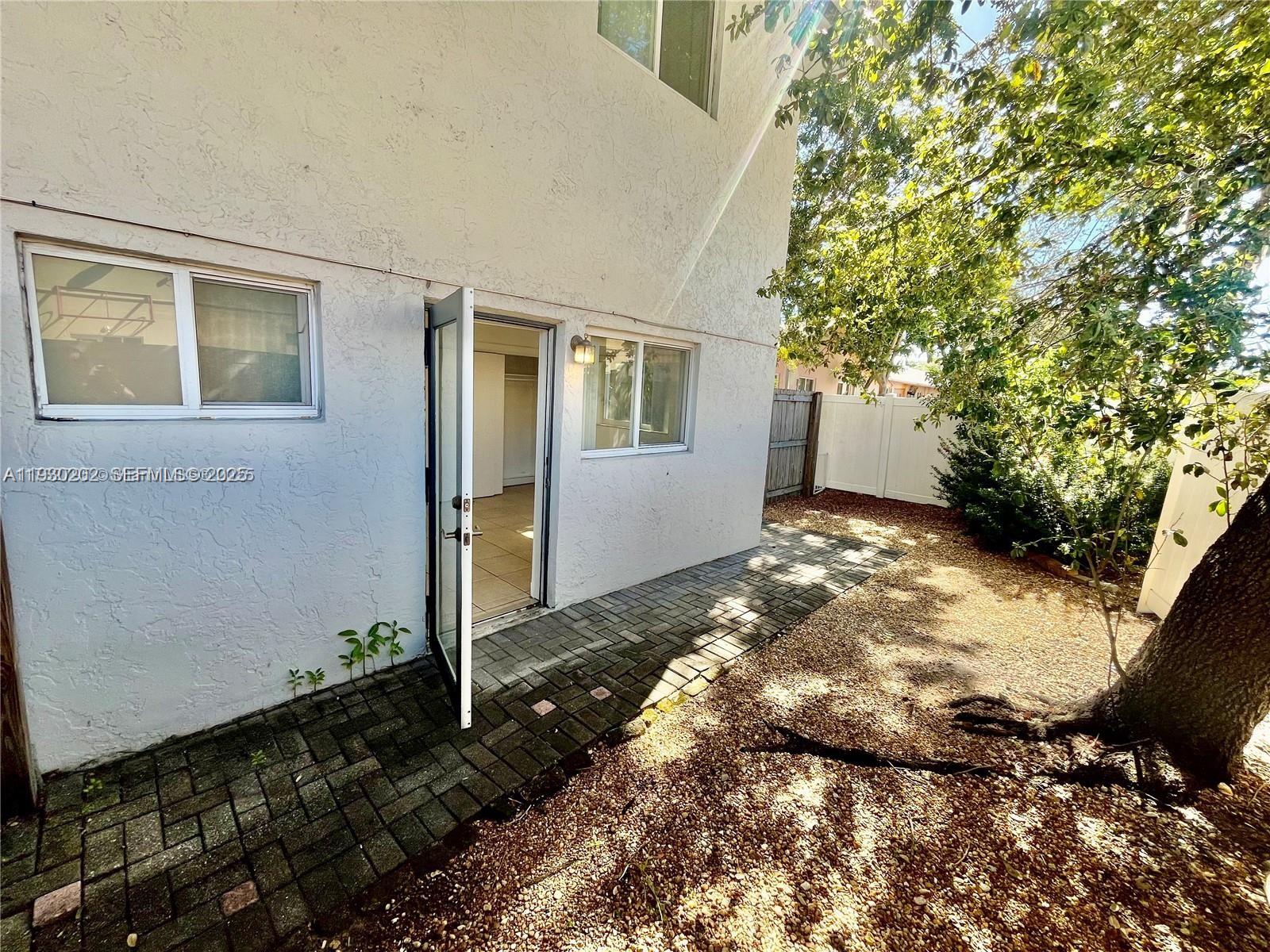 OAKGLEN CONDO - Residential Lease