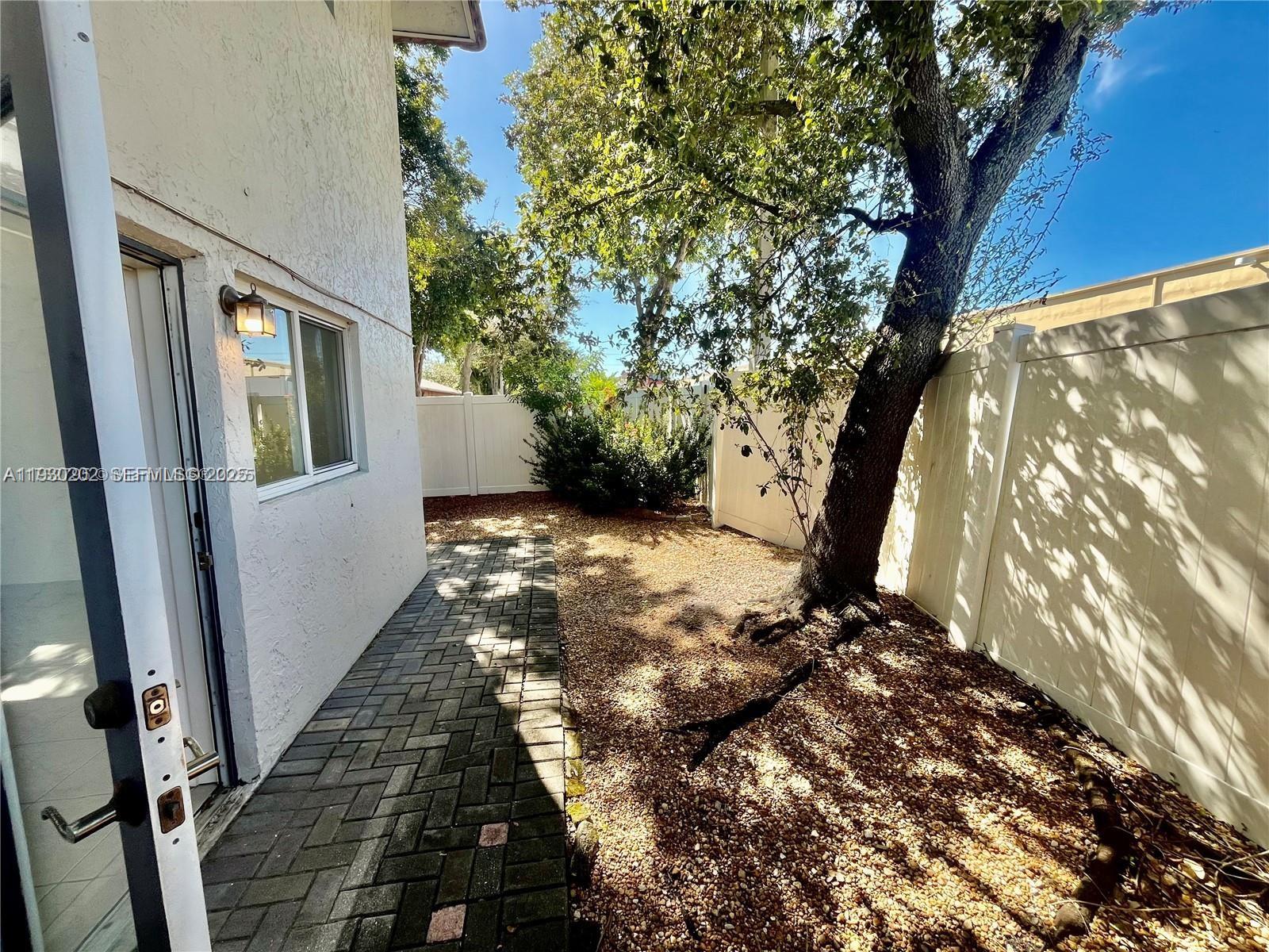 OAKGLEN CONDO - Residential Lease