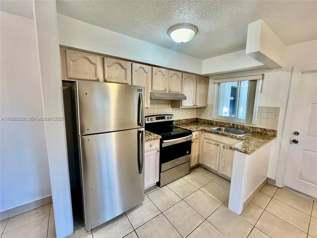 Photo of 1274 NE 40th St #4, Oakland Park, FL 33334 (MLS # A11930202)