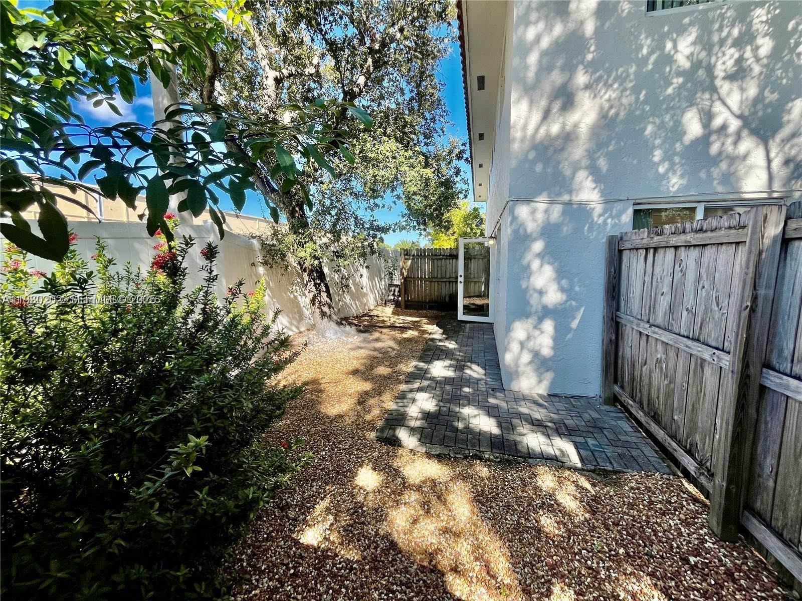 OAKGLEN CONDO - Residential Lease