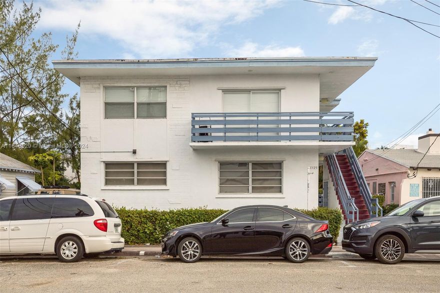 Beautifully renovated sunlit studio in a two-story garden apartment, where sleek design meets beachy vibes. Full kitchen, featuring a glass cooktop, dishwasher, microwave, and stainless steel appliances, all complemented by modern white cabinets and countertops.  Enjoy the modern bathroom with a relaxing bathtub. Ample storage with a spacious walk-in closet. The top-floor space is filled with natural light, with windows in every room—including the kitchen and bathroom—as well as a glass front door and large front window. Located minutes away from the pristine beaches of North Beach, explore the tranquil sands or enjoy a scenic walk in the area’s open-space parks. The serene ambiance of this neighborhood makes it a perfect spot to unwind while still being close to the action.