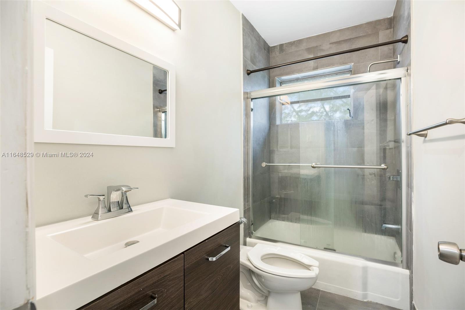 ROSE CONDO - Residential Lease