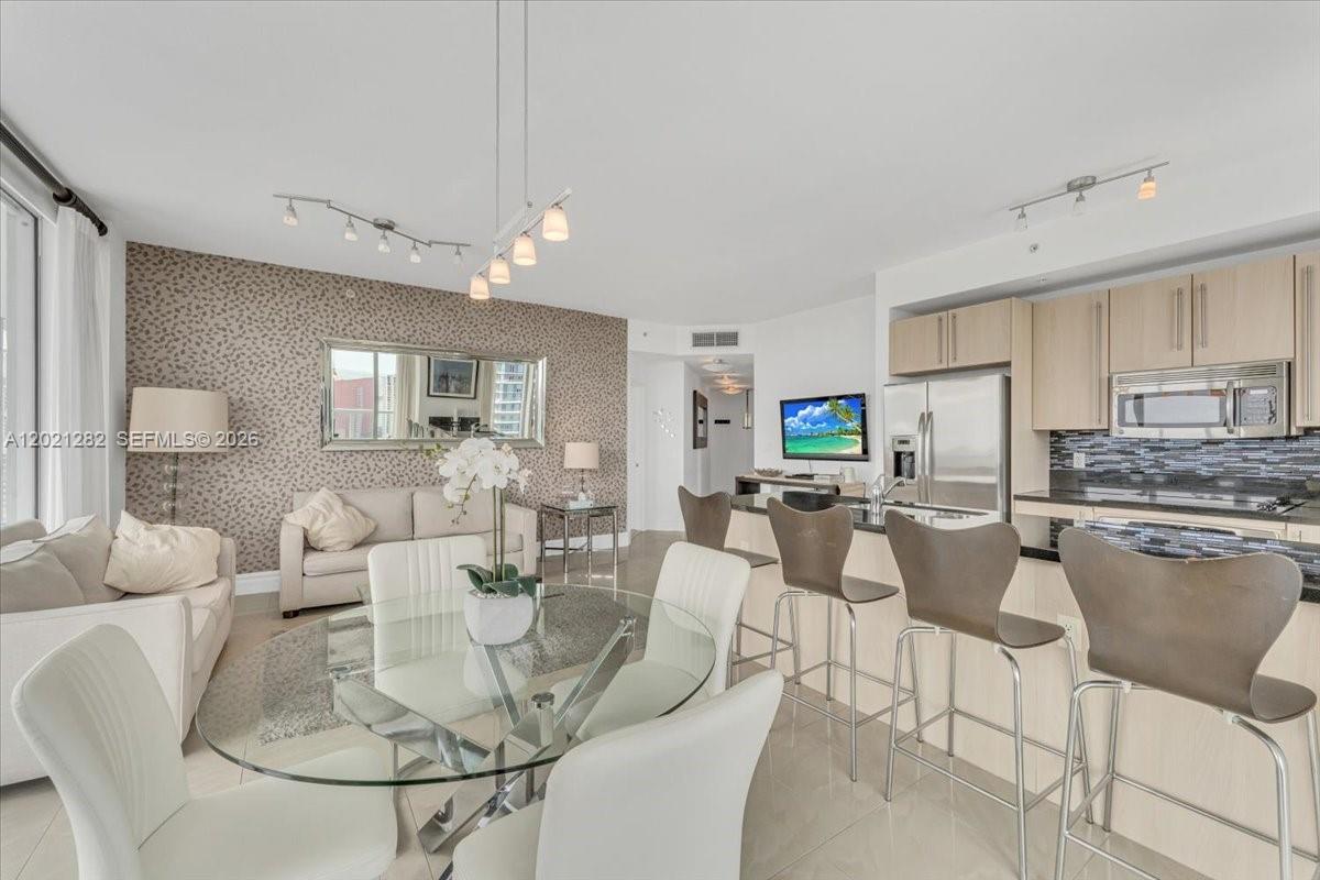 THE AXIS ON BRICKELL COND - Residential