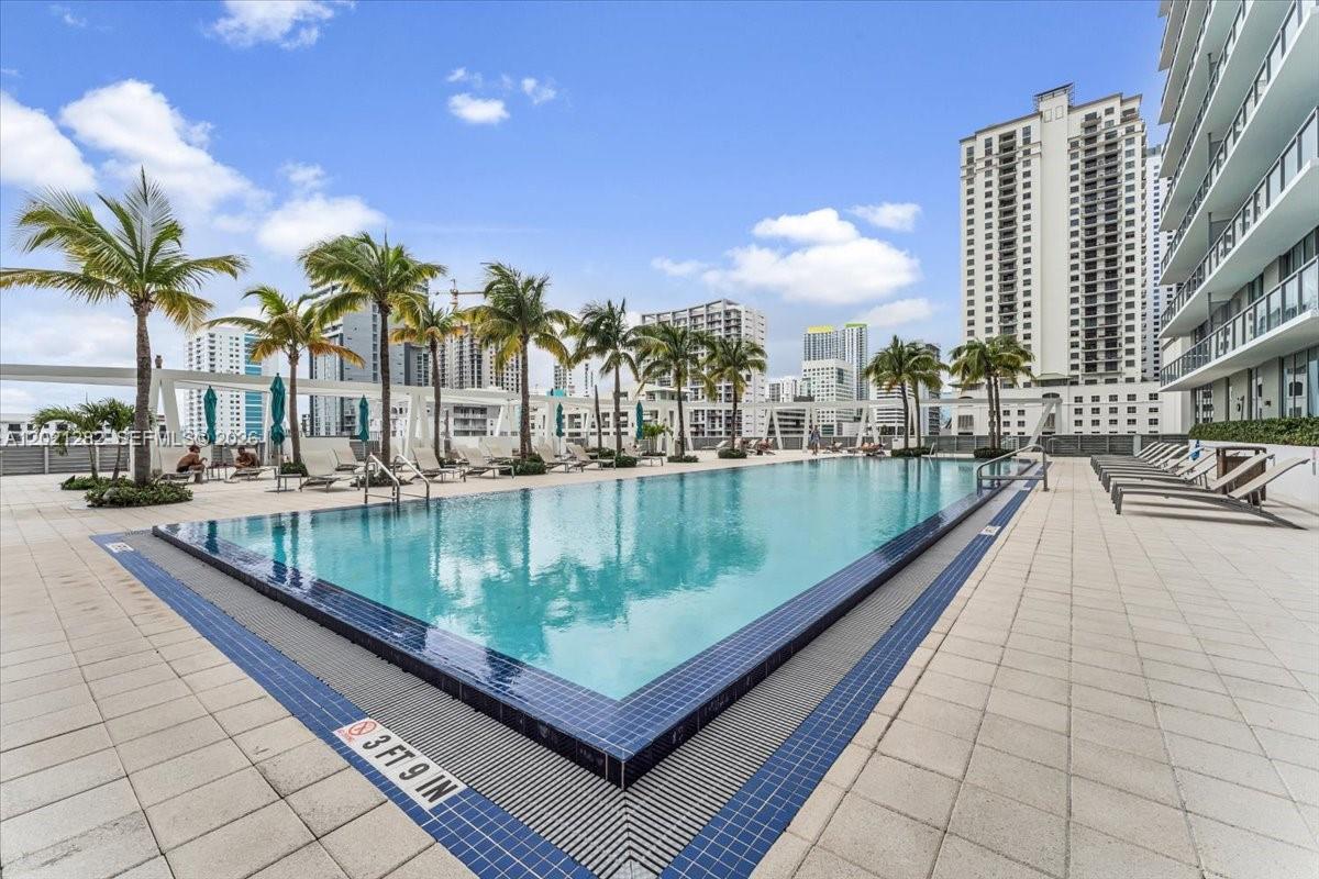 THE AXIS ON BRICKELL COND - Residential