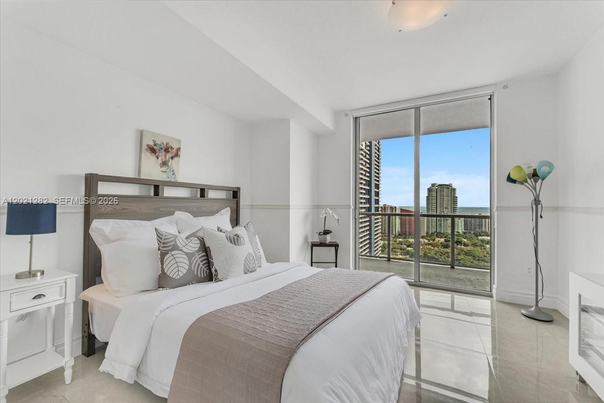 THE AXIS ON BRICKELL COND - Residential
