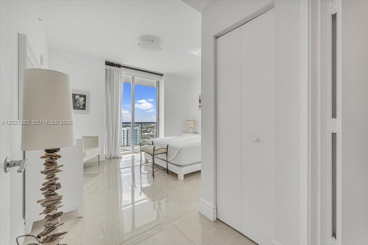 THE AXIS ON BRICKELL COND - Residential