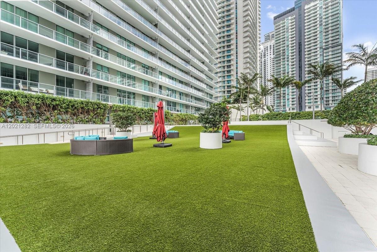 THE AXIS ON BRICKELL COND - Residential