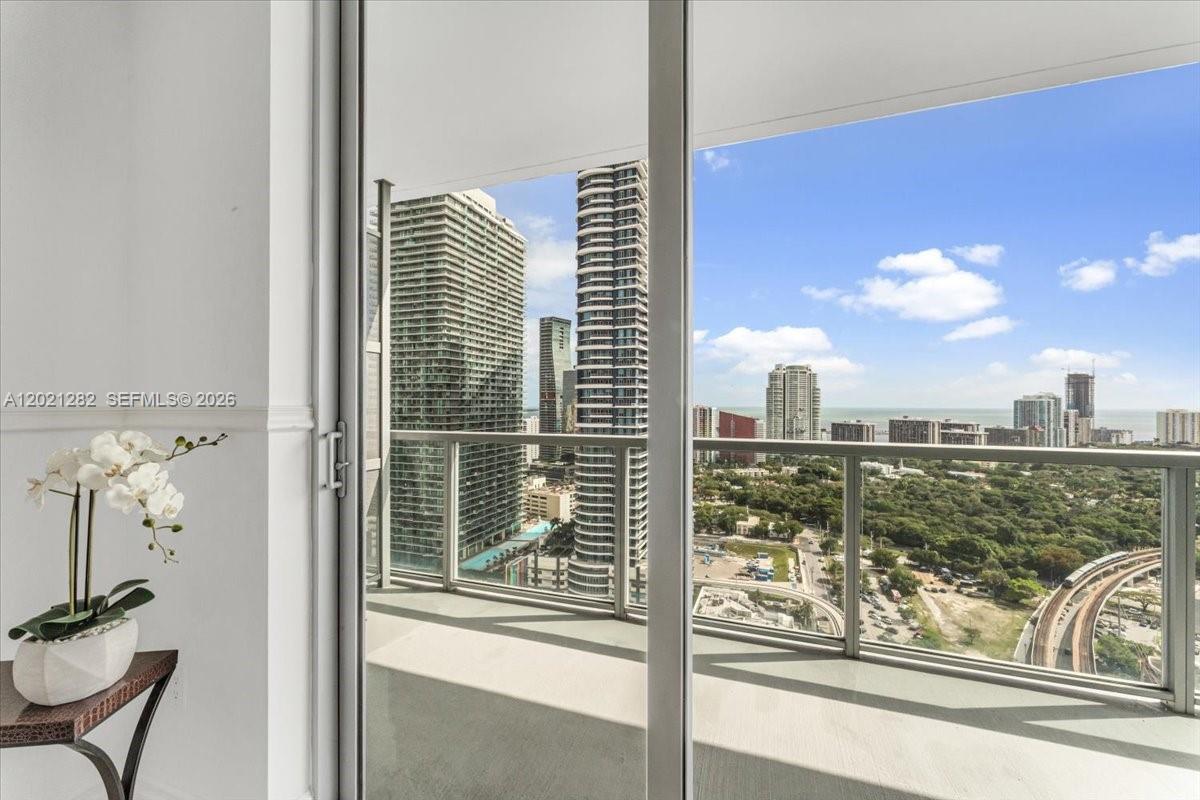THE AXIS ON BRICKELL COND - Residential