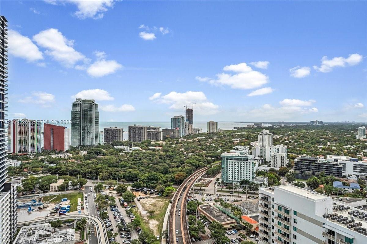 THE AXIS ON BRICKELL COND - Residential