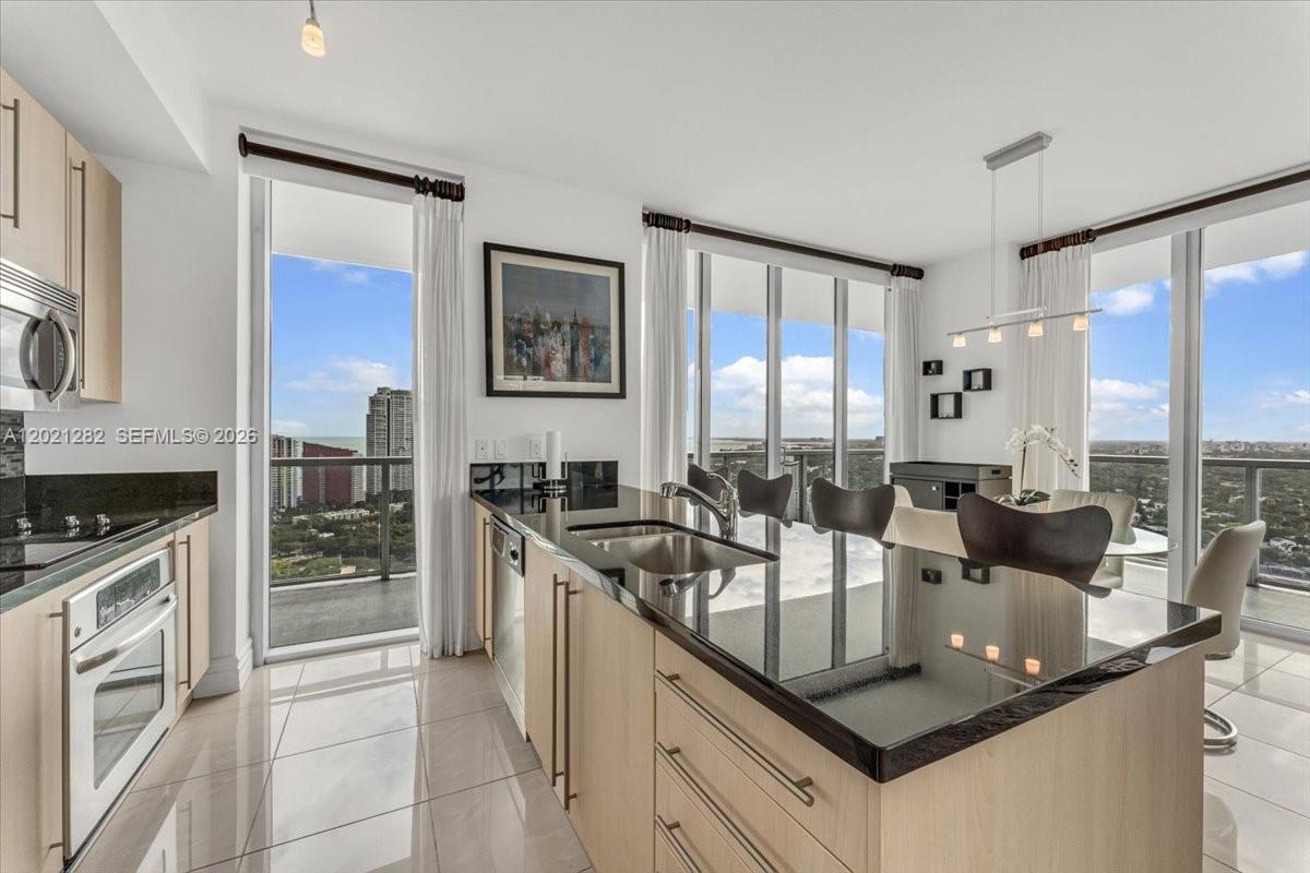 THE AXIS ON BRICKELL COND - Residential