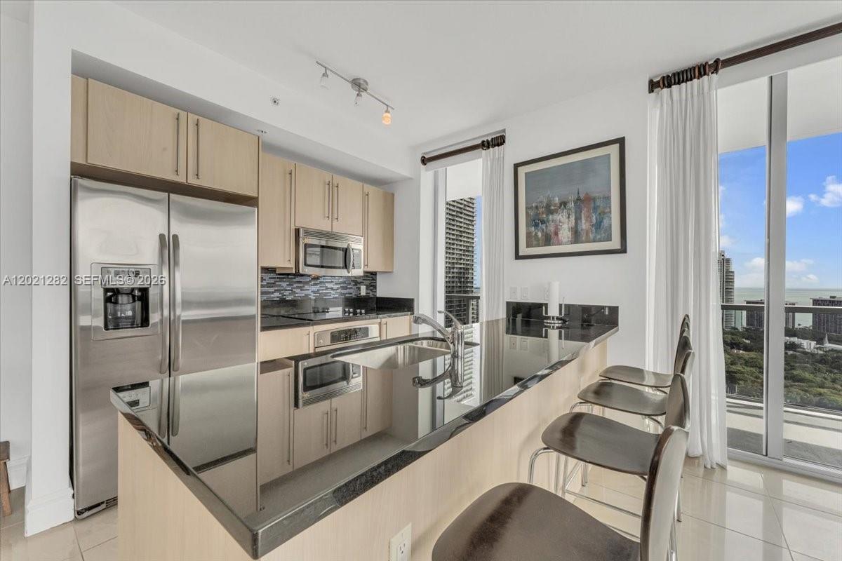 THE AXIS ON BRICKELL COND - Residential