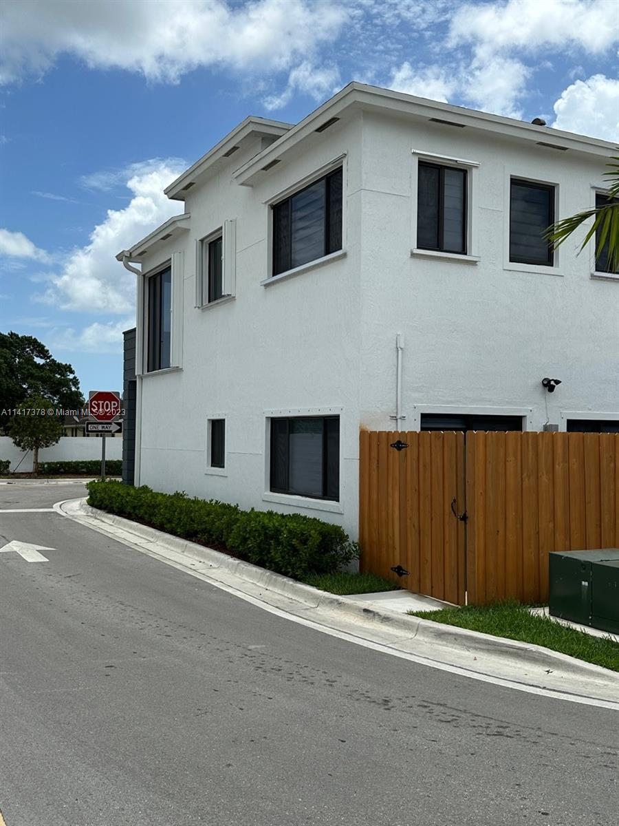 SOUTH KENDALL TOWNHOMES - Residential