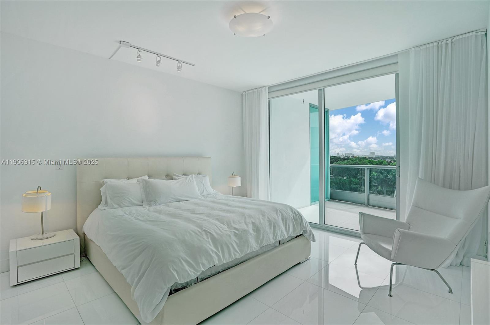 900 BISCAYNE BAY CONDO - Residential Lease