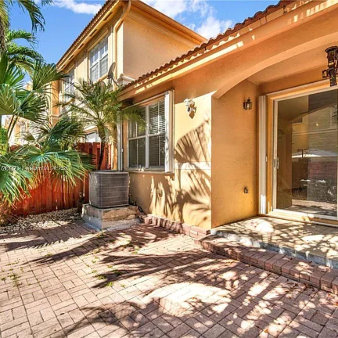 10902 NW 79th St 10902