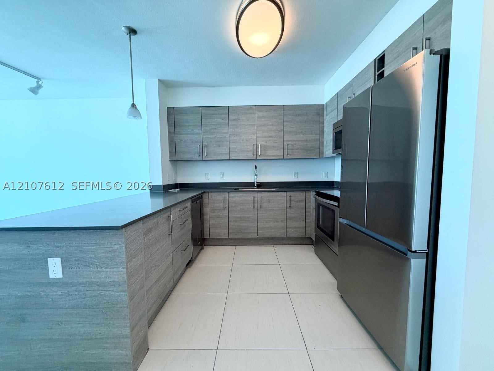 7525 E Treasure Dr 1006