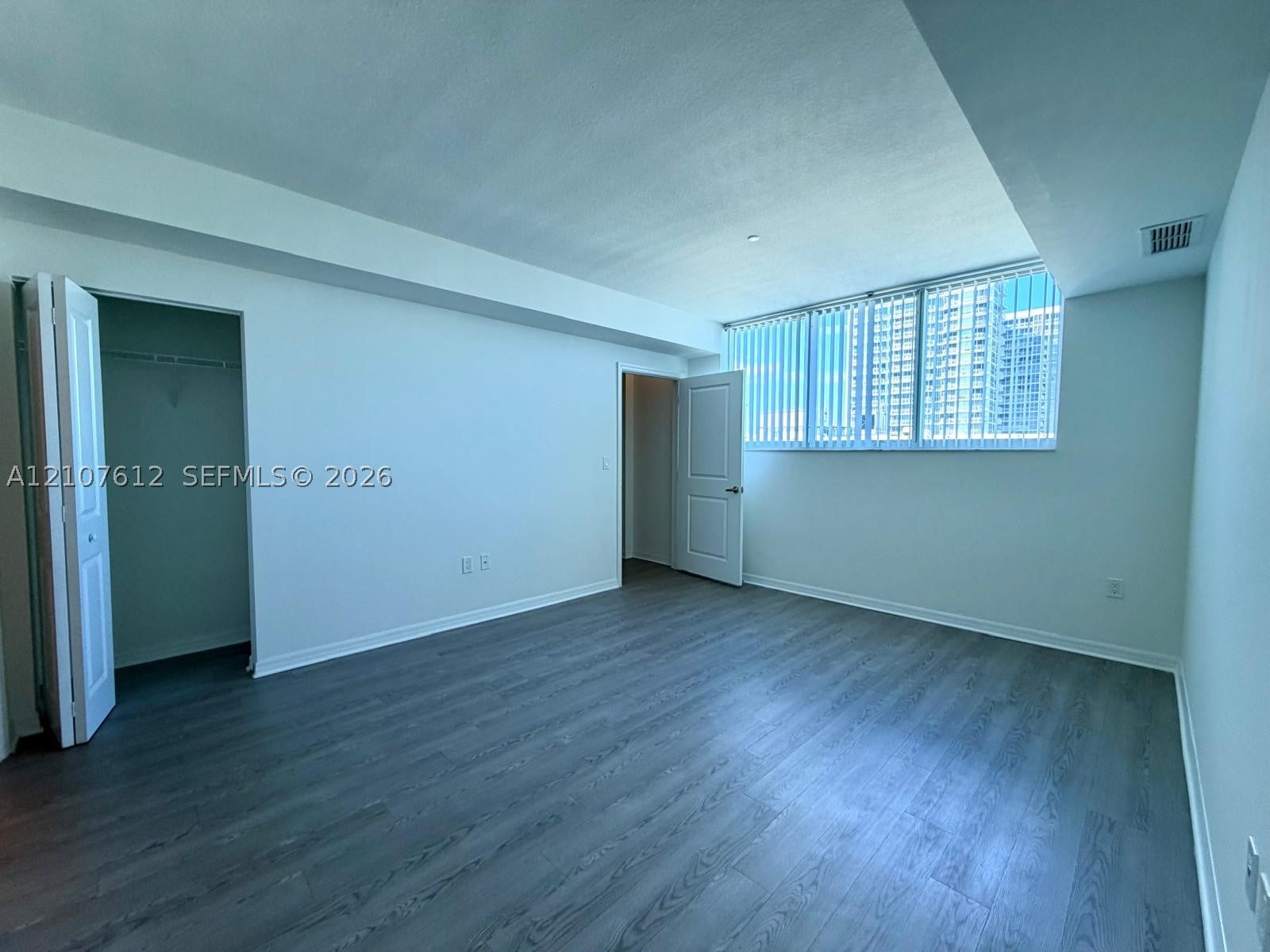 7525 E Treasure Dr 1006