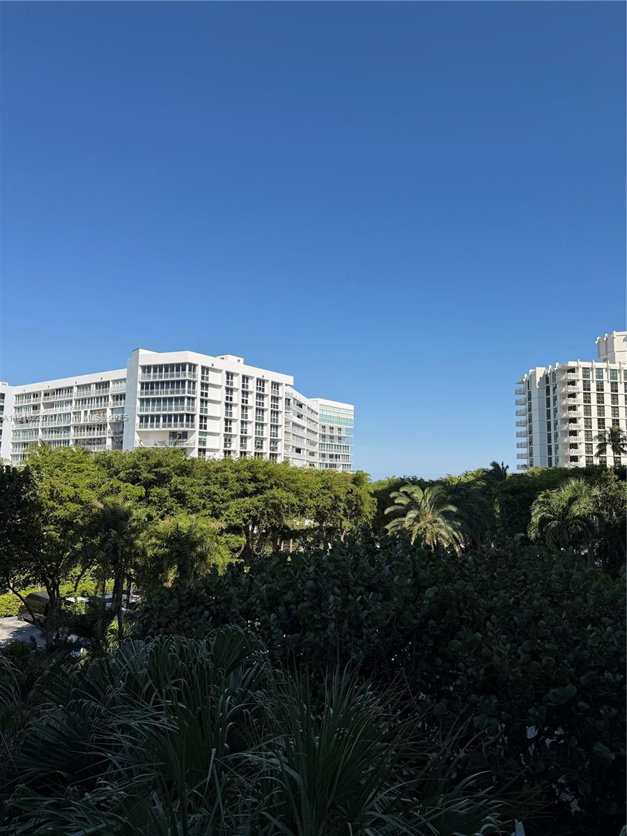 TOWERS OF KEY BISCAYNE CO - Residential Lease