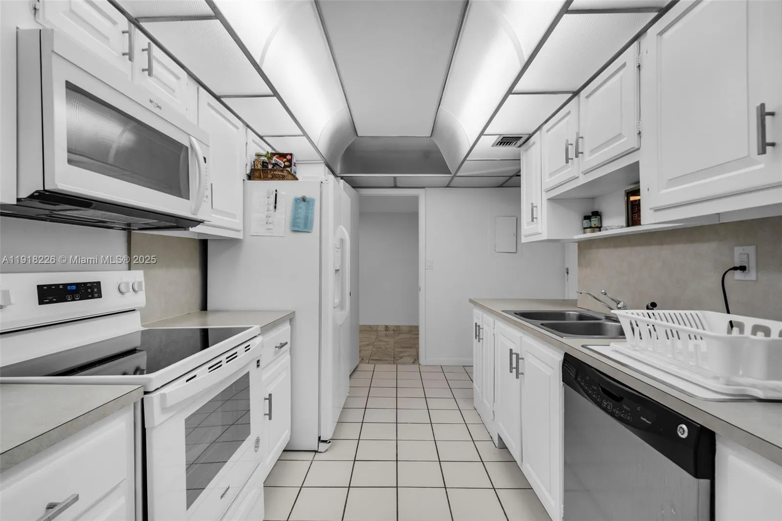 Key Biscayne, Florida 33149, United States, 2 Bedrooms Bedrooms, ,2 BathroomsBathrooms,Residential,Active,247692