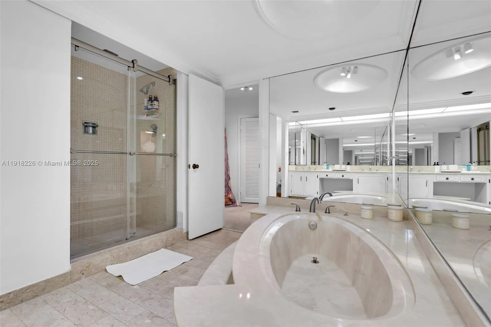 Key Biscayne, Florida 33149, United States, 2 Bedrooms Bedrooms, ,2 BathroomsBathrooms,Residential,Active,247692