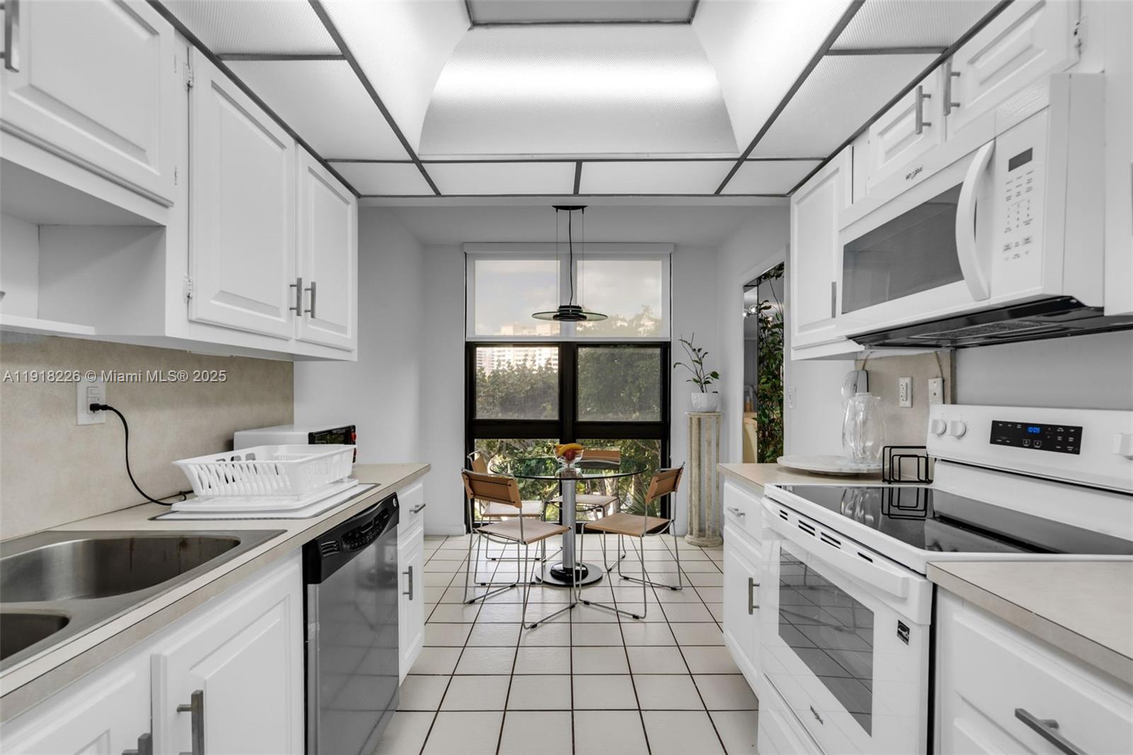 TOWERS OF KEY BISCAYNE CO - Residential Lease