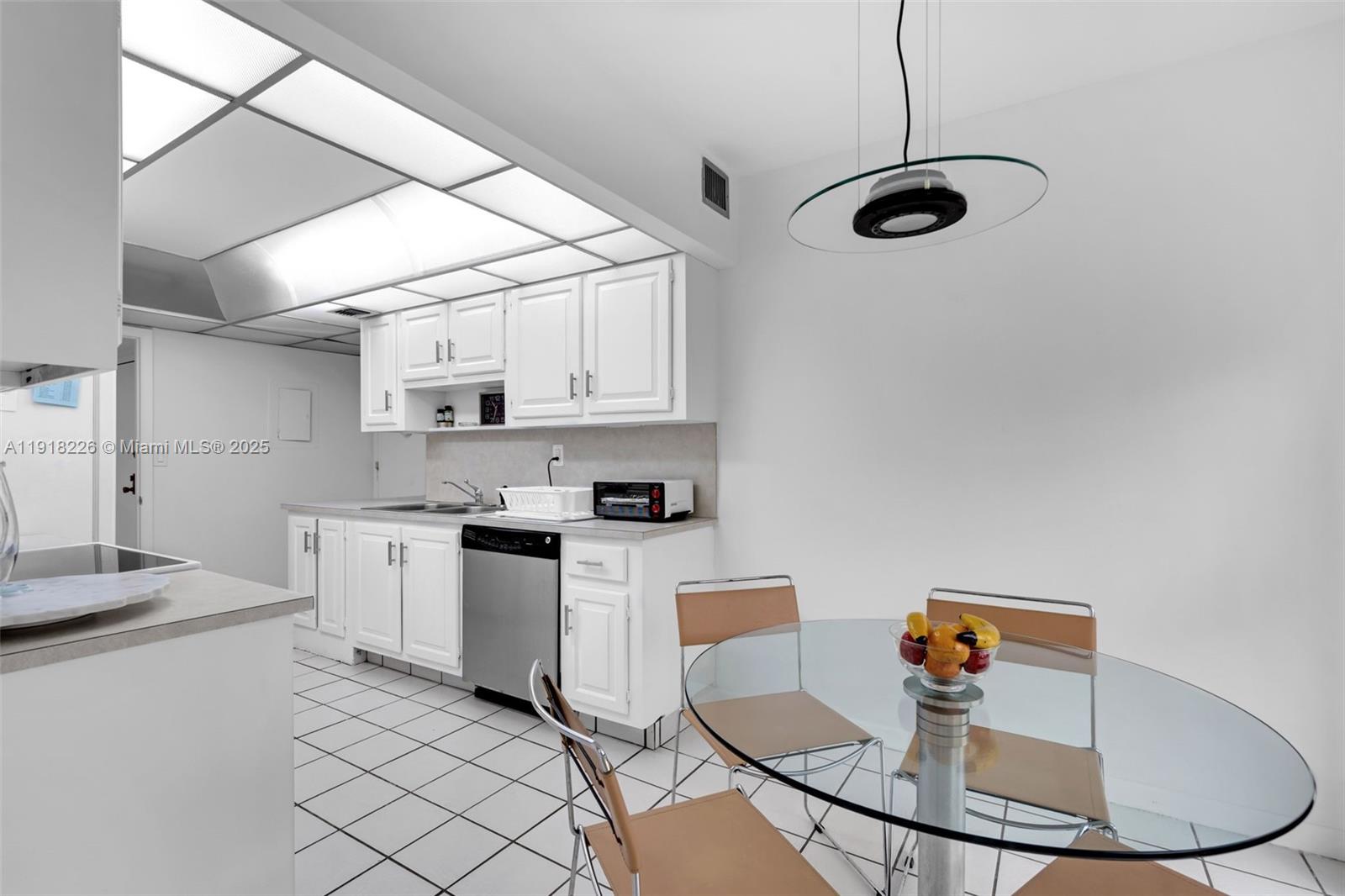 TOWERS OF KEY BISCAYNE CO - Residential Lease