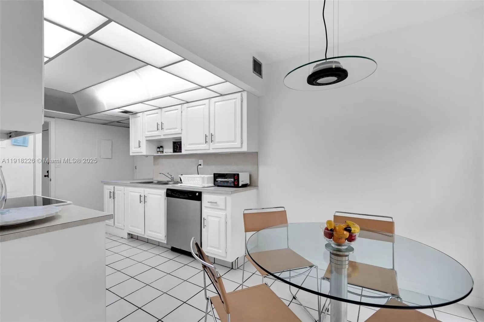 Key Biscayne, Florida 33149, United States, 2 Bedrooms Bedrooms, ,2 BathroomsBathrooms,Residential,Active,247692