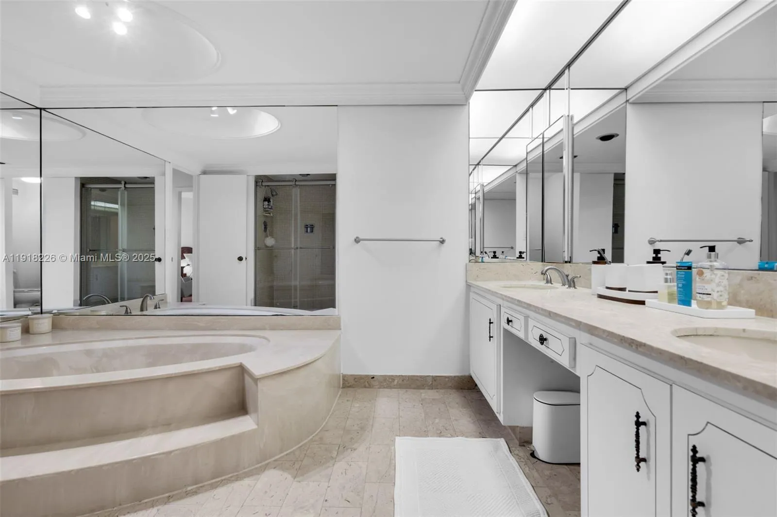 Key Biscayne, Florida 33149, United States, 2 Bedrooms Bedrooms, ,2 BathroomsBathrooms,Residential,Active,247692