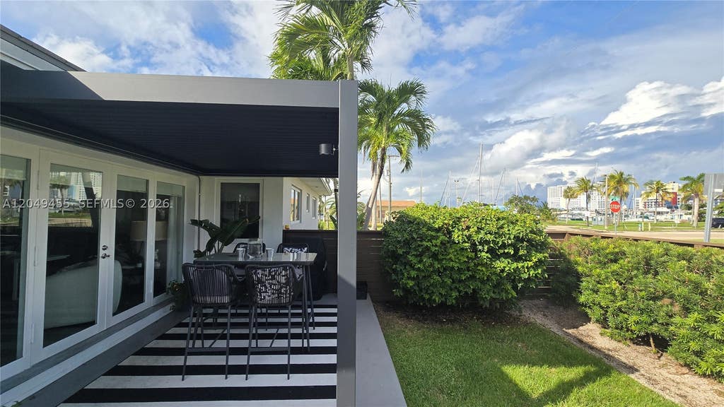 Photo of 800 Polk St #/, Hollywood, FL 33019 (MLS # A12049455)