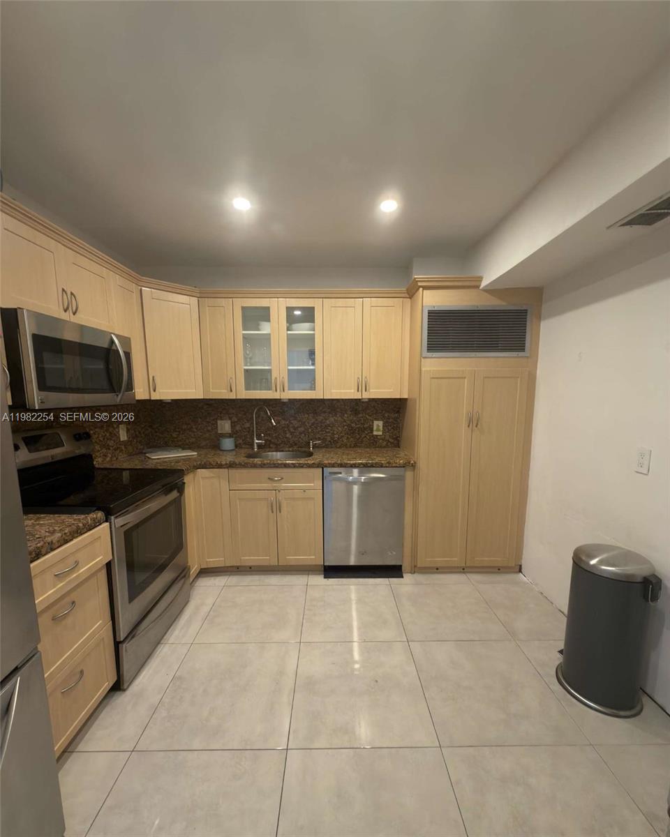 ADMIRALS PORT CONDO WEST - Residential Lease