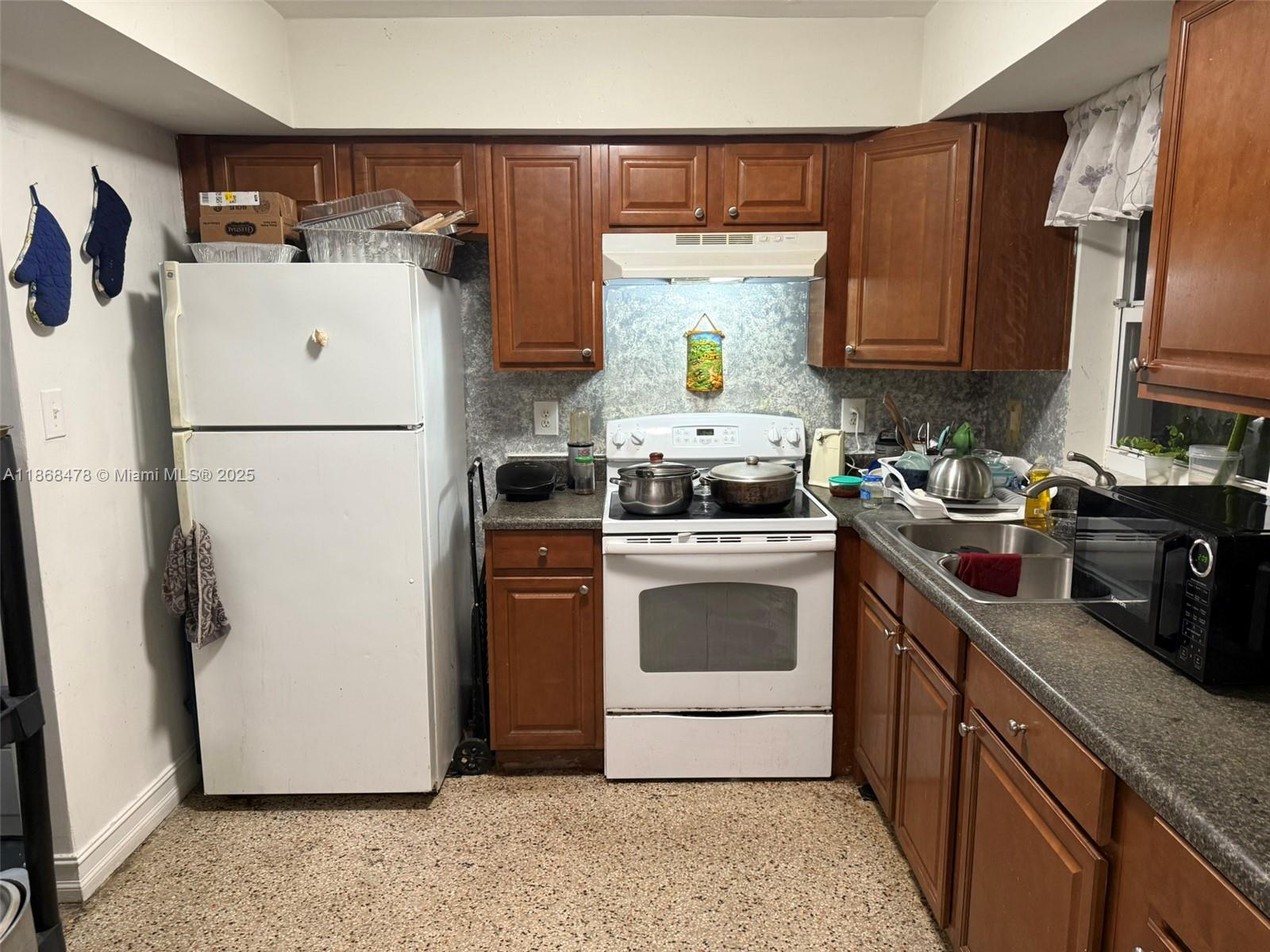 View photos, virtual tours, details... 5216 NE 3rd Ave