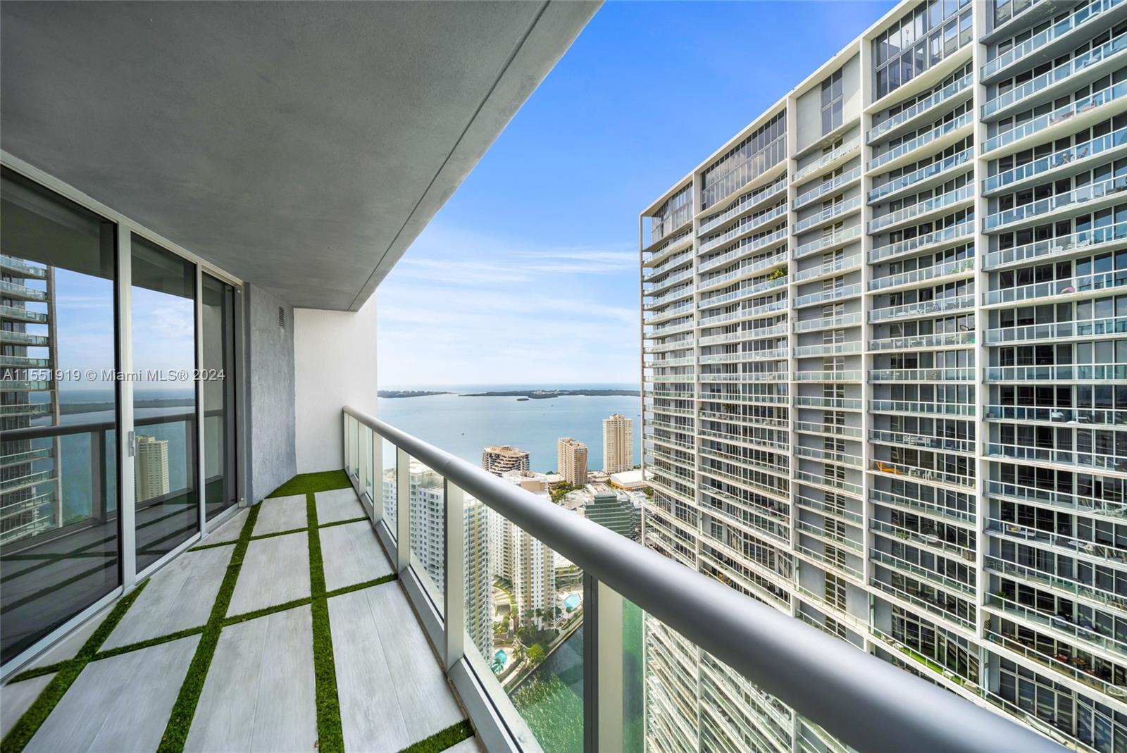 Property for Sale at 475 Brickell Ave 4811, Miami, Broward County, Florida - Bedrooms: 1 
Bathrooms: 1  - $655,000