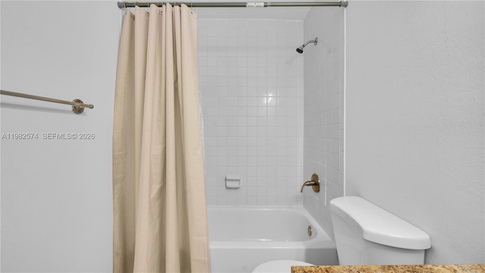 LA PLACIDA VILLAS - Residential Lease