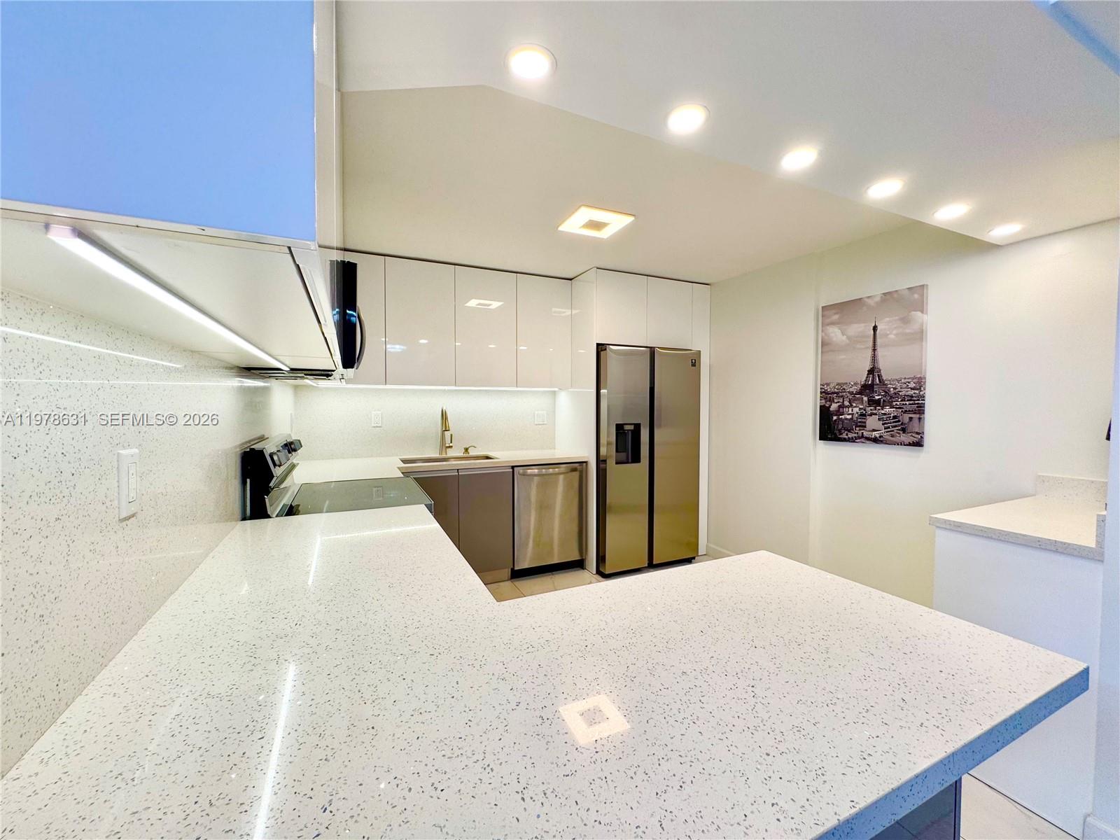 WINSTON TOWERS 100 CONDO - Residential Lease