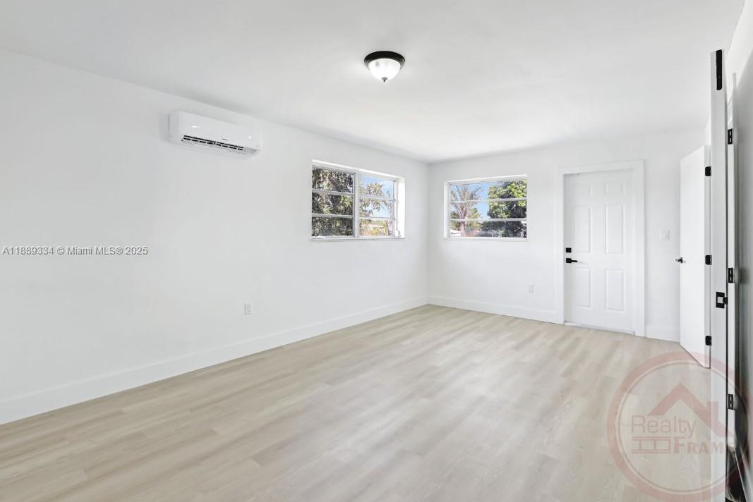 CRAVERO LAKE SHORE EST 3R - Residential