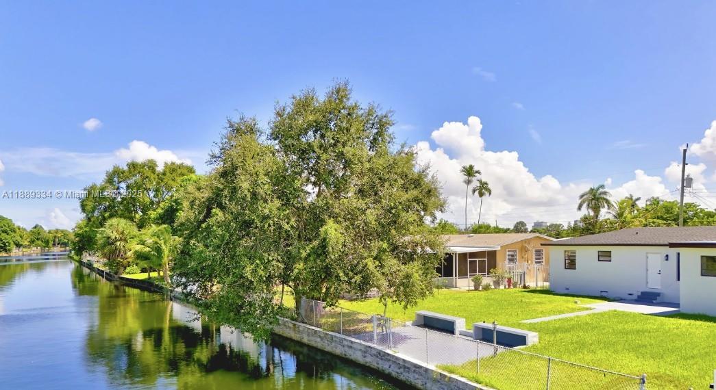 CRAVERO LAKE SHORE EST 3R - Residential