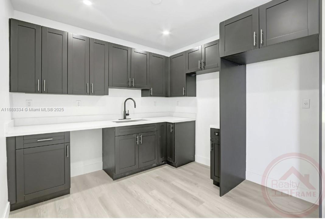 CRAVERO LAKE SHORE EST 3R - Residential