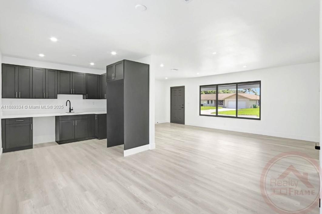 CRAVERO LAKE SHORE EST 3R - Residential